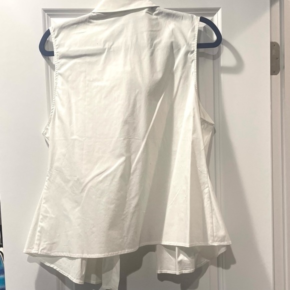 White sleeveless tuxedo pleated button down blouse - Picture 4 of 6